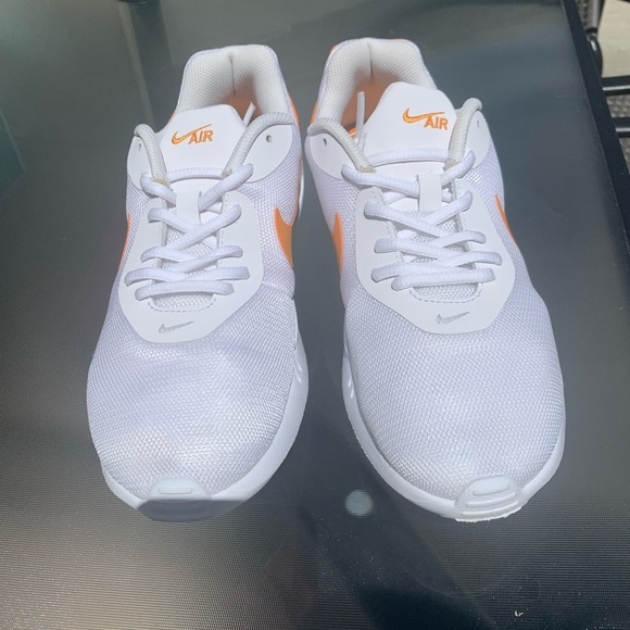 Nike Women’s Air Max Oketo White and Orange - Picture 4 of 9